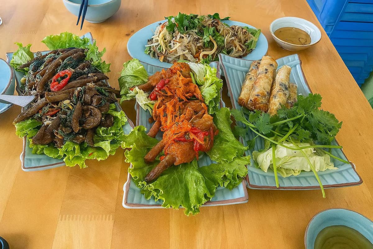 Enjoy a Simple and Healthy Vegetarian Meal at Achi Tay Ho Vegetarian Restaurant